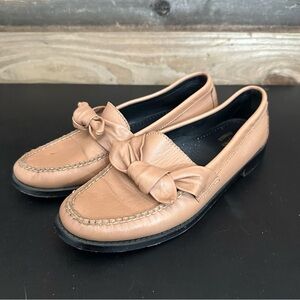 BASS WEEJUNS Tan Leather Venetian Bow Weejuns Penny Loafers Size 7.5M Preppy